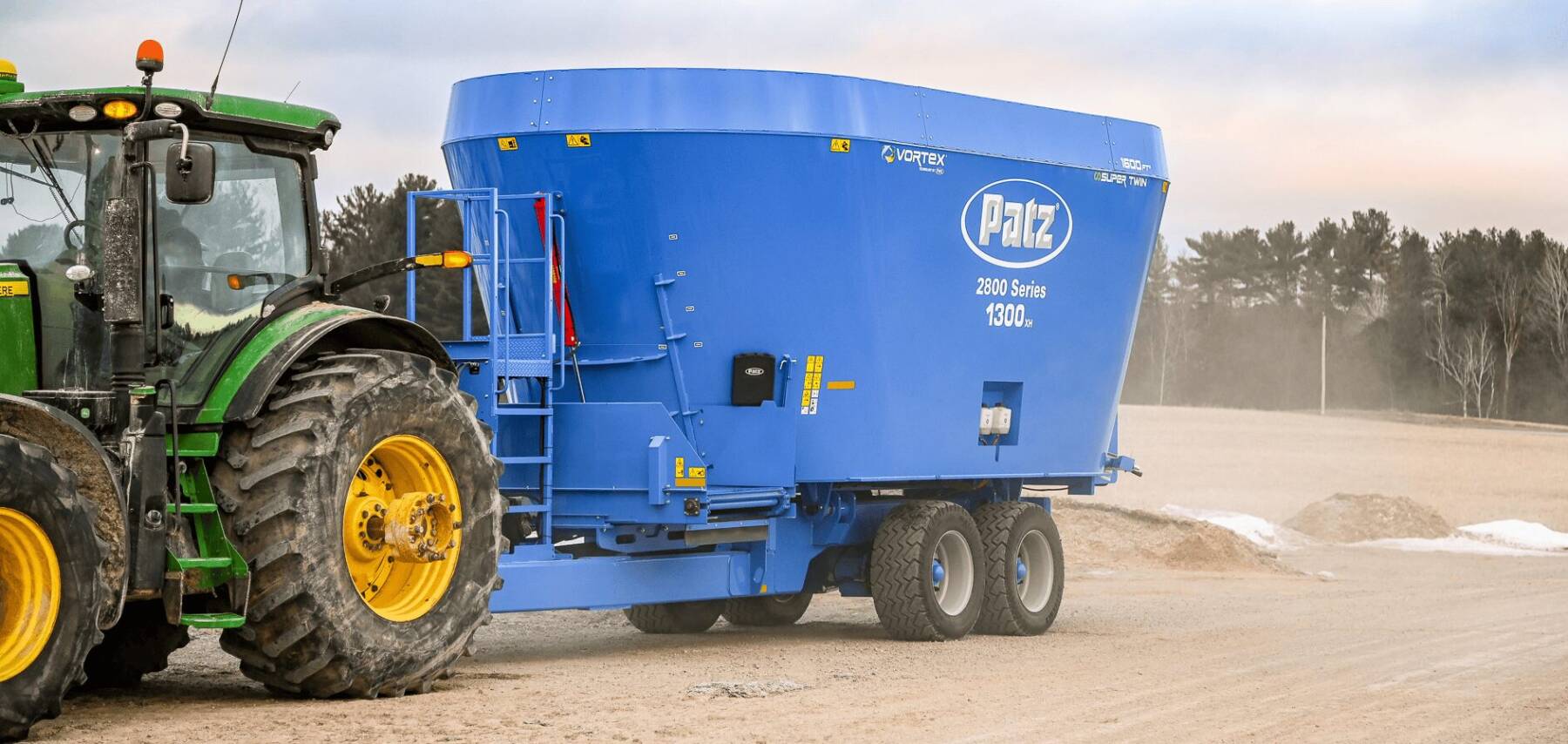 Patz 2800 Series 1300 Vertical Mixer on farm