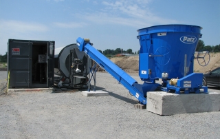 Patz 400 Series II Stationary 140 Single Screw Vertical Mixer with conveyor used for Composting