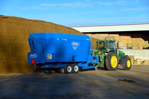 Patz 2600 Series 975 Trailer Twin Screw Vertical Mixer parked by feed